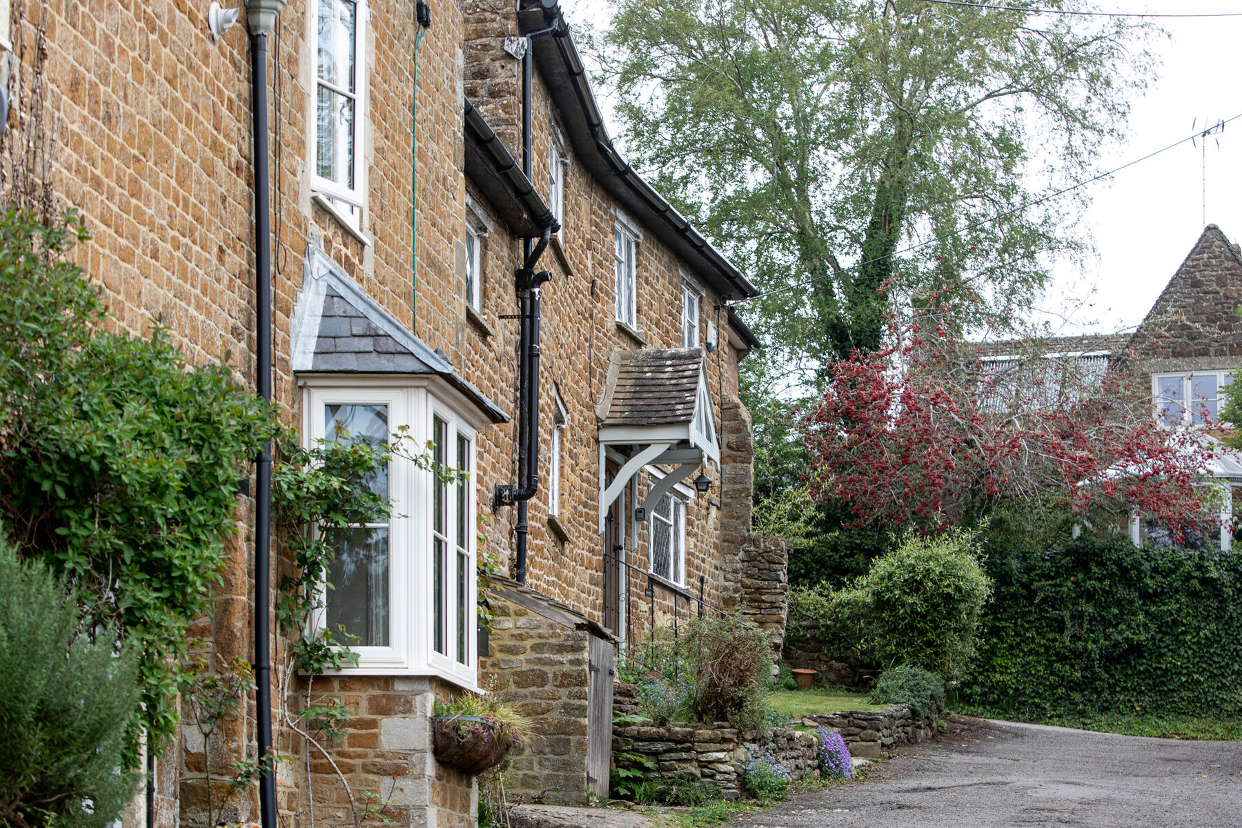 Bridge Hill Cottage, a honey-coloured ironstone cottage in Hook Norton